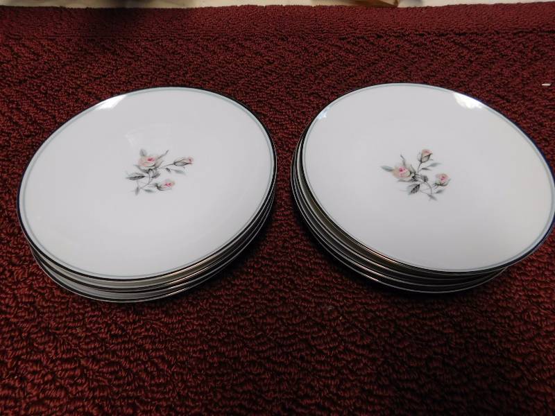 lot 54 image: Margot by Noritake 8 dessert plates