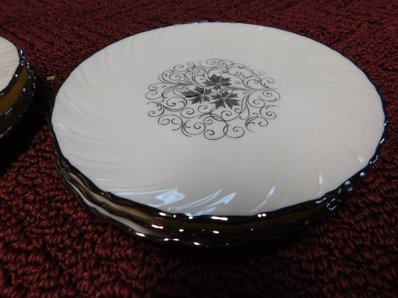 lot 56 image: Valera by Lenox
