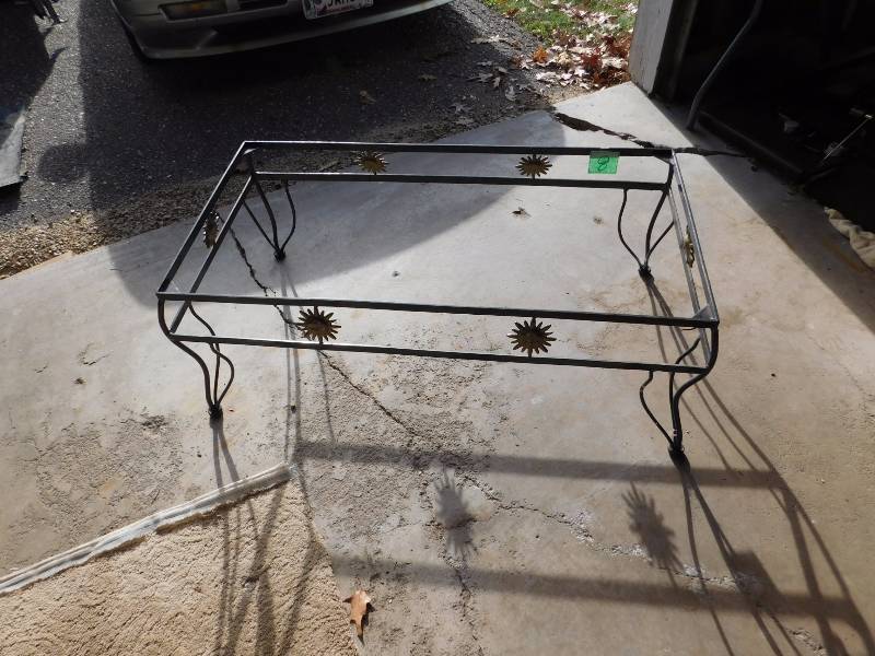lot 8 image: iron coffee table base the top is missing