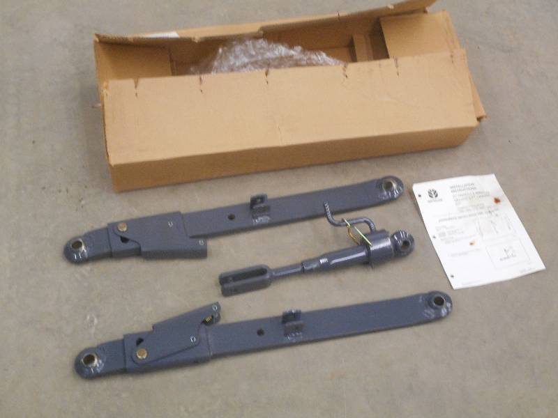 lot 19 image: Unused Deluxe 3-Point Hitch Linkage...