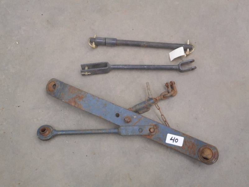 lot 40 image: Lot Of Misc Compact Tractor 3-Point...