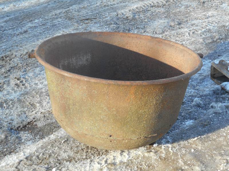 Antique 24x36 Cast Iron Culdron ...
