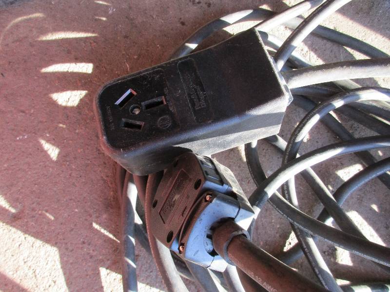 lot 11 image: 220V Extension cord