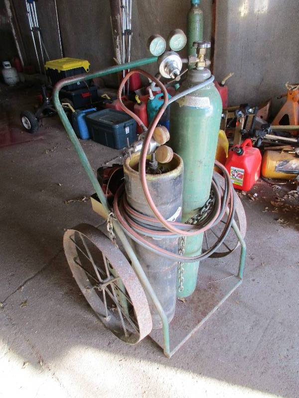 lot 9 image: Torch Set