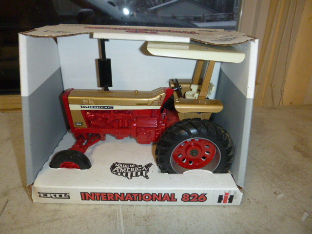 Ertl International 826 Metal Die Cast Tractor