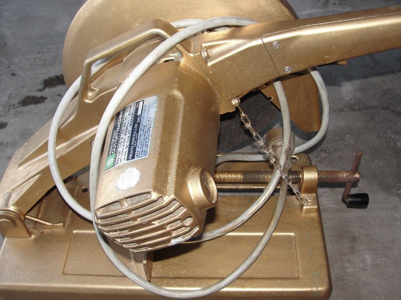 lot 6 image: Hitachi 10 Metal Chop Saw