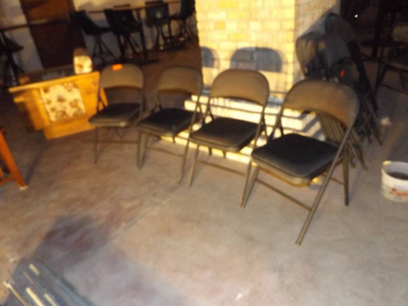 4 folding chairs (dusty condition)