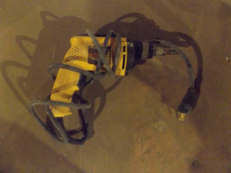 DeWalt Electric 38 DrillDriver