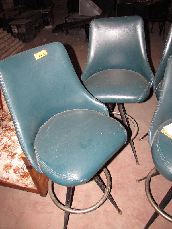 Set of 2 swivel vinyl upholstered wback bar stools