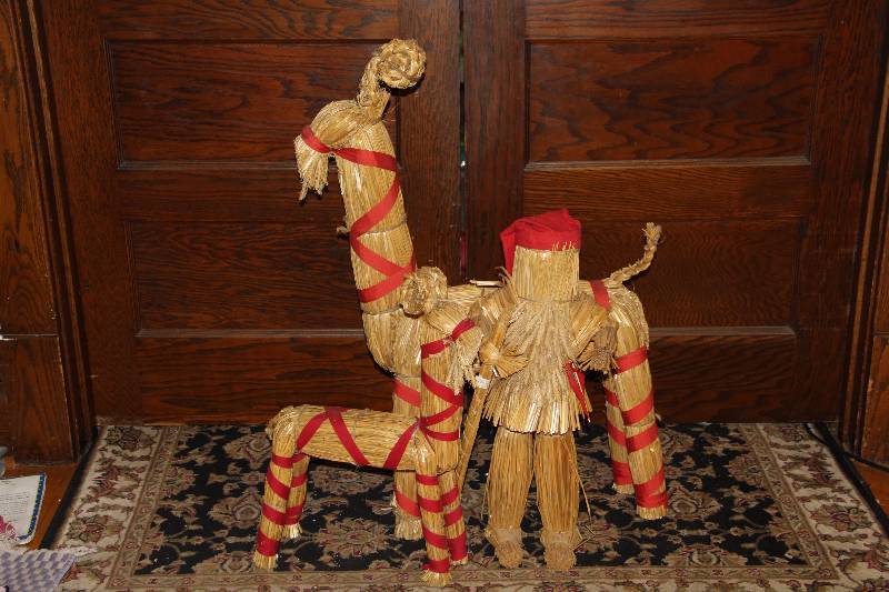 Straw figurines
