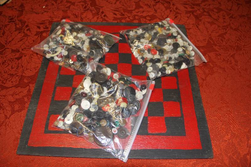 Wood checker board     &    buttons