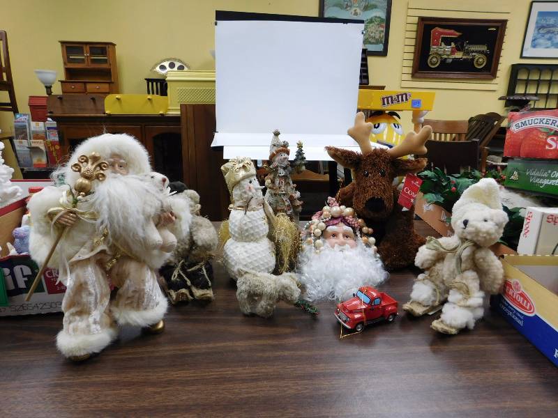 lot 30 image: several plush Christmas items
