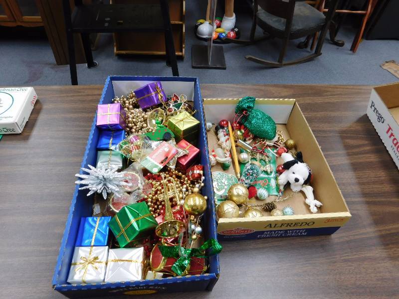 lot 33 image: lot of Christmas misc decorations