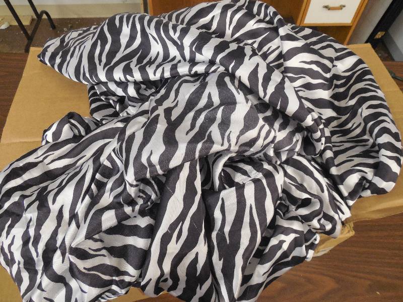 TWIN ZEBRA PATTERN SILK SHEETS