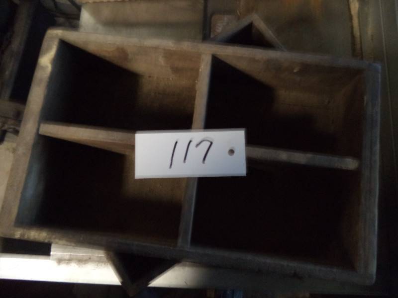 lot 117 image: Remington Arms Wood Ammo Box