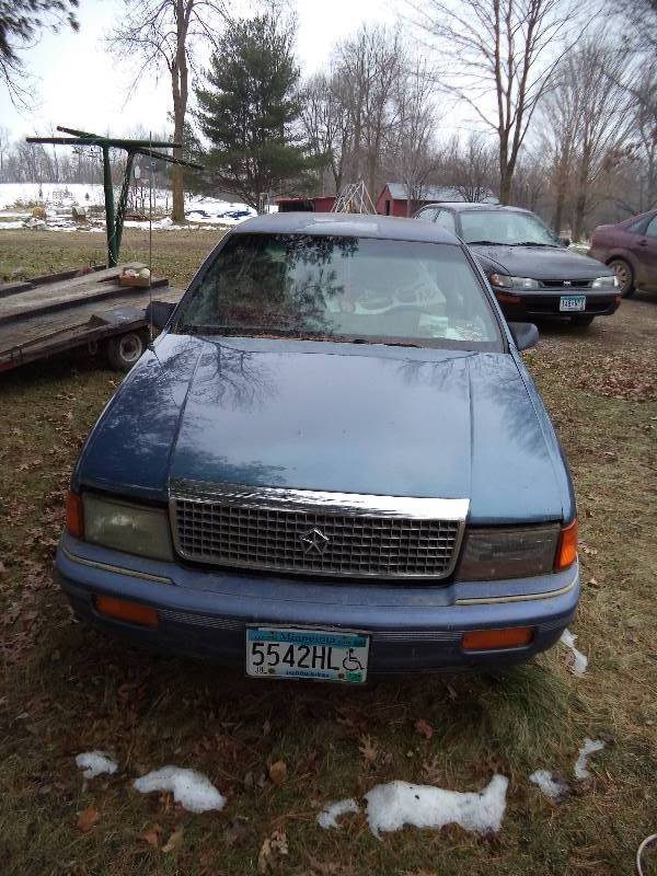 lot 8 image: 1992 Plymouth Acclaim, dk blue