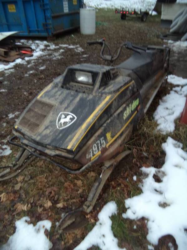 lot 92 image: 1985 SkiDoo Bombardier Snowmobile