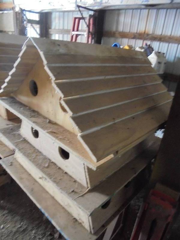 lot 213 image: Martin Bird House 4