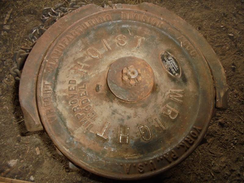 lot 209 image: Wright Hoist with Chain