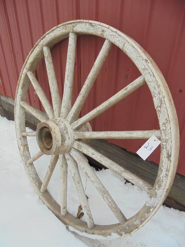 lot 23 image: Wood Wagon Wheel