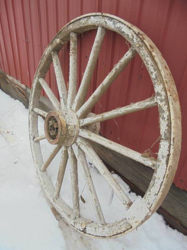 lot 24 image: Wood Wagon Wheel