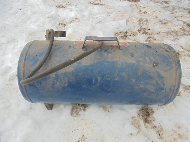 lot 27 image: American Mobil Air Tank