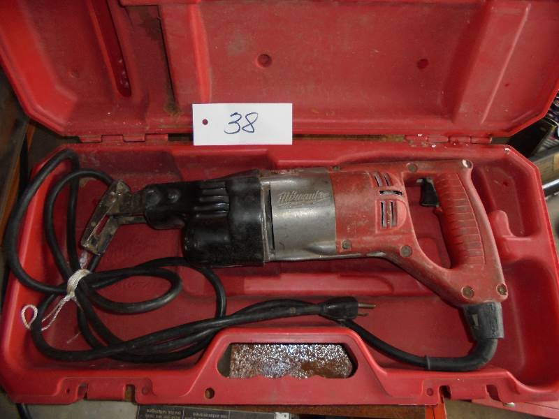 lot 38 image: Milwaukee Saw
