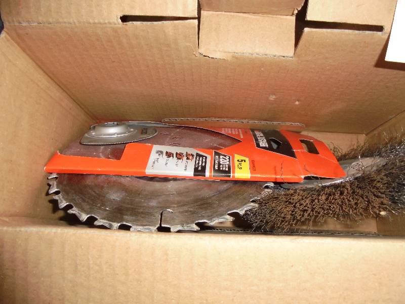 lot 52 image: Black & Decker Sanding Kit