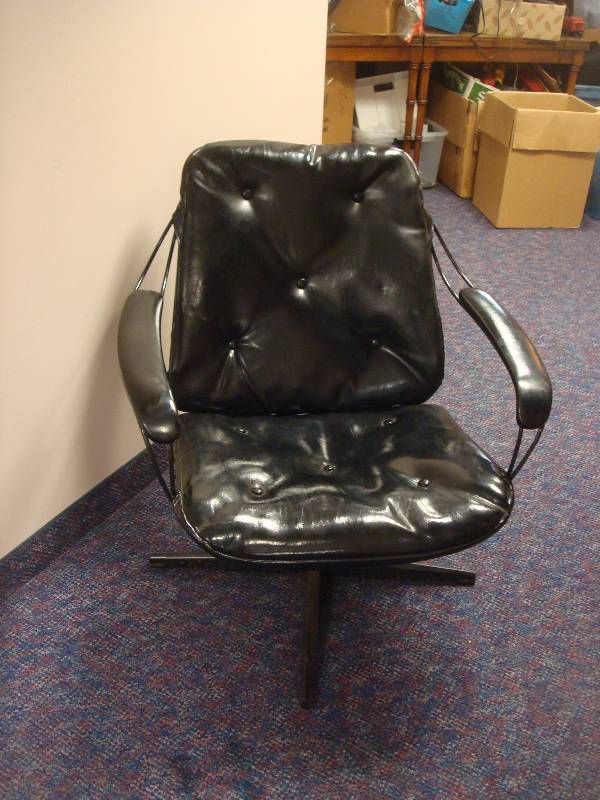 Vintage Mid Century Iron HOMECREST Barrel Rocker Patio Chair, Very Good Condition, Black Vinyl