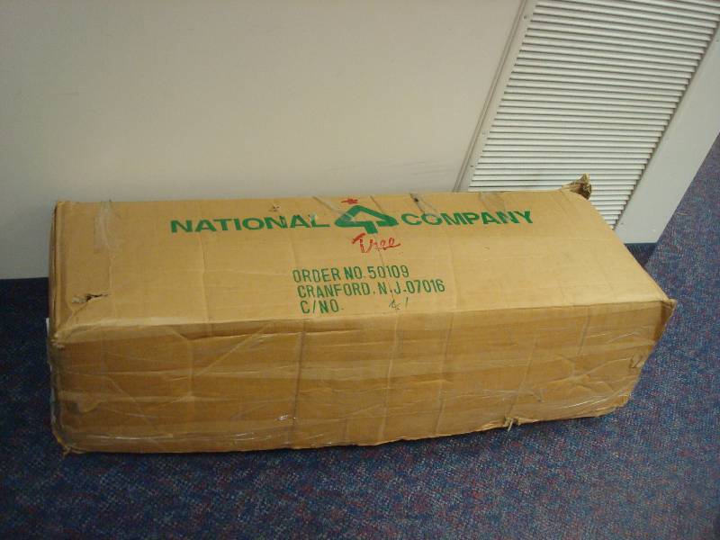Box With Christmas Tree, Unsure Of Size And Unchecked