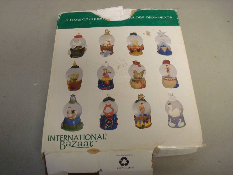 Snowglobe Ornaments, Show Wear
