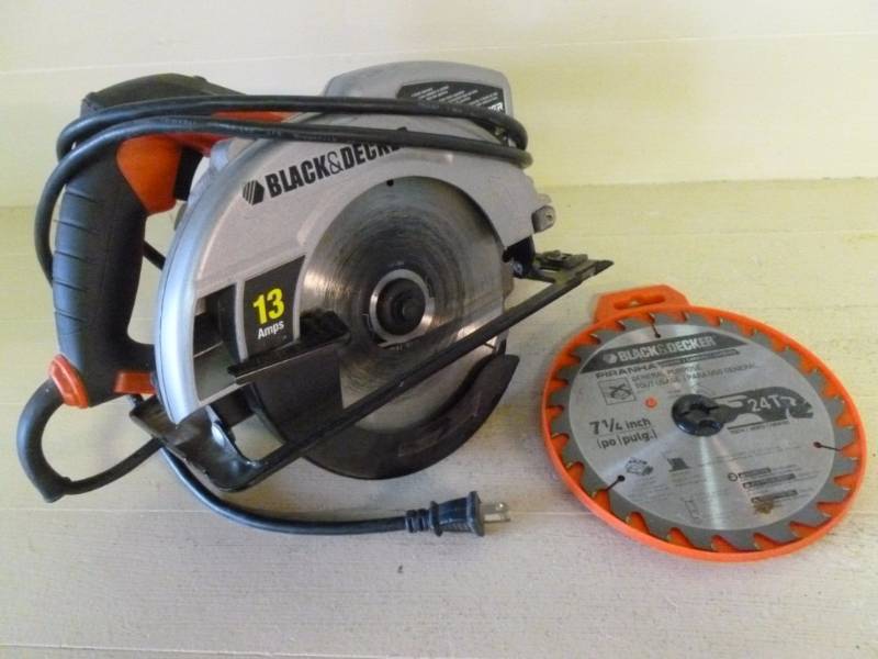 Black & Decker Saw
