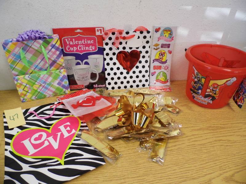 Valentine Items W Kids Bucket