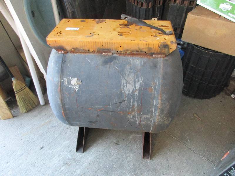 Compressor tank