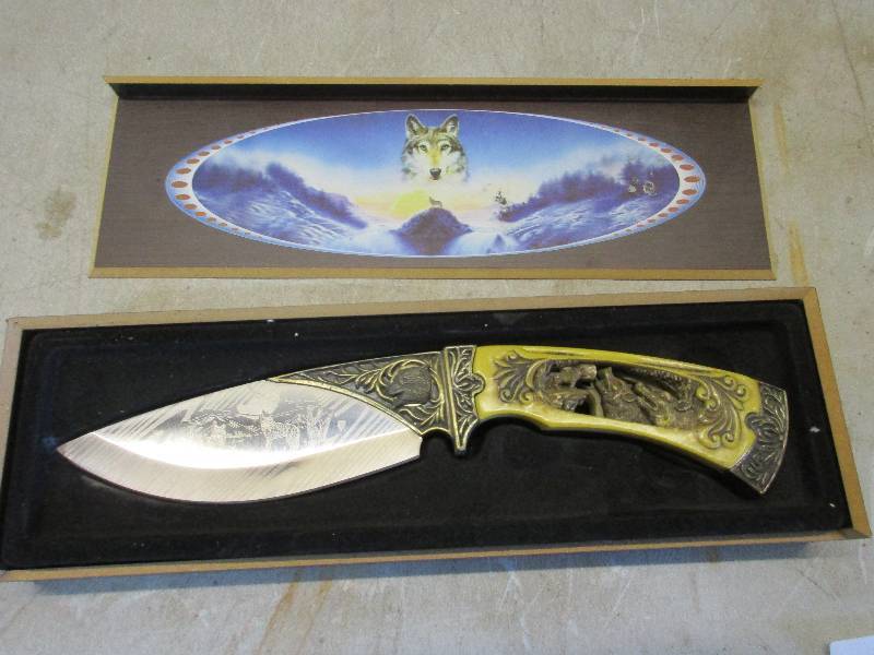 Collector Wolf Knife with case
