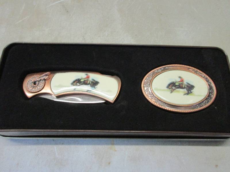 Bucking Bronco knife and buckle set