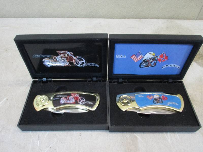 Set of 2 Chopper knives with tin
