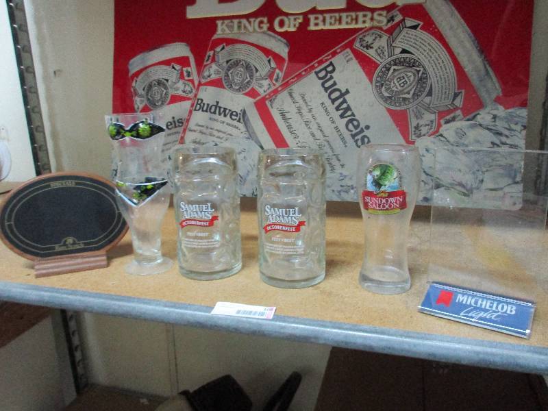 4 Beer mugs and 2 small signs