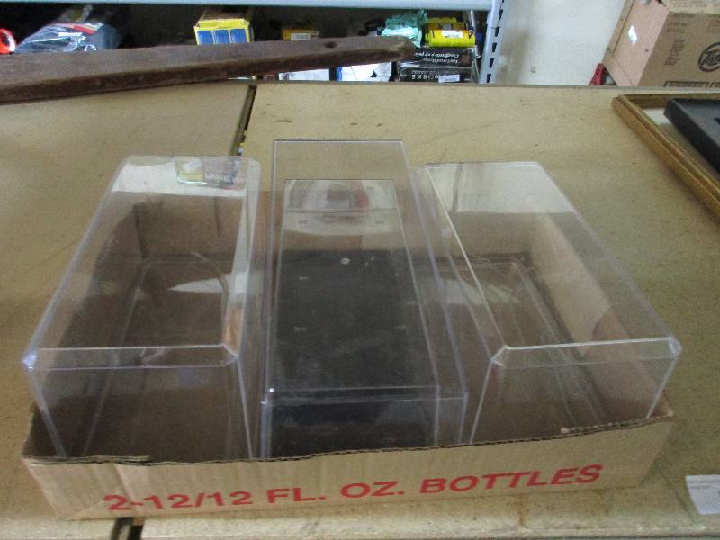 4 Display case for diecast cars