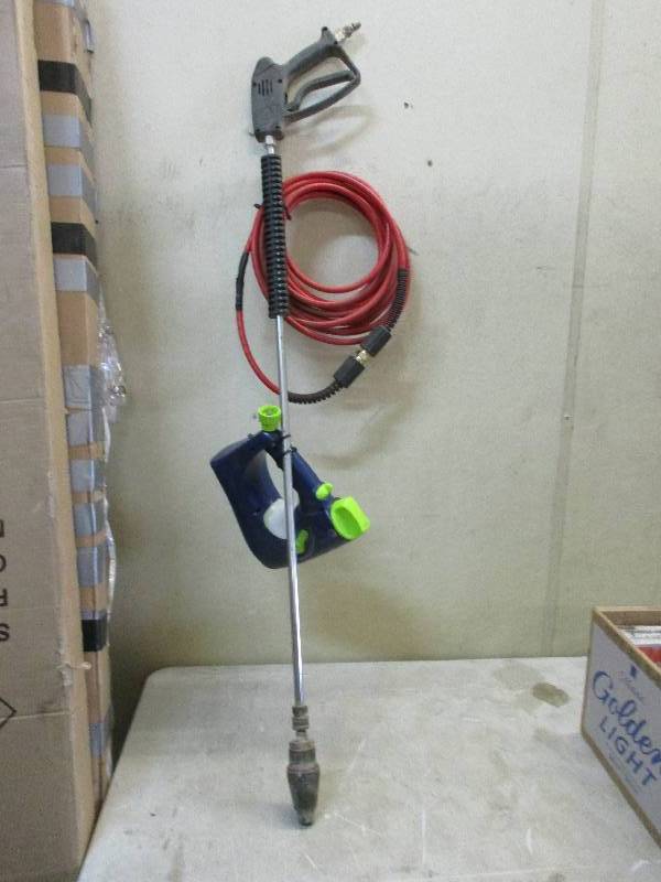 Pressure washer hose and gun