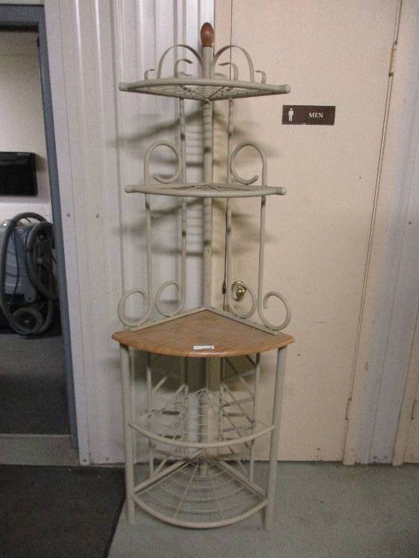 Corner shelf unit