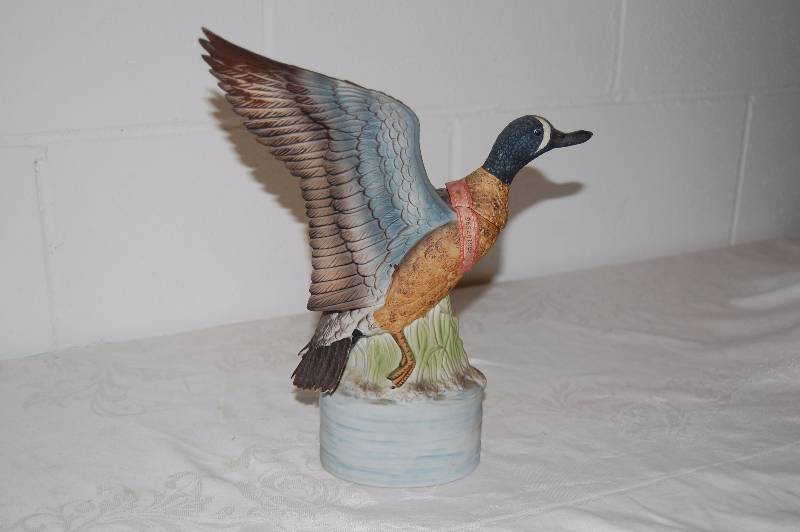 lot 18 image: Blue Winged Teal Decanter