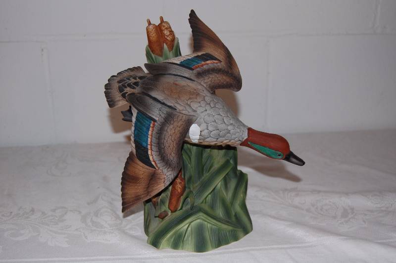 lot 19 image: Green Winged Teal Decanter