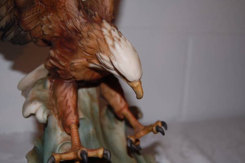 lot 39 image: Bald  Eagle Statue