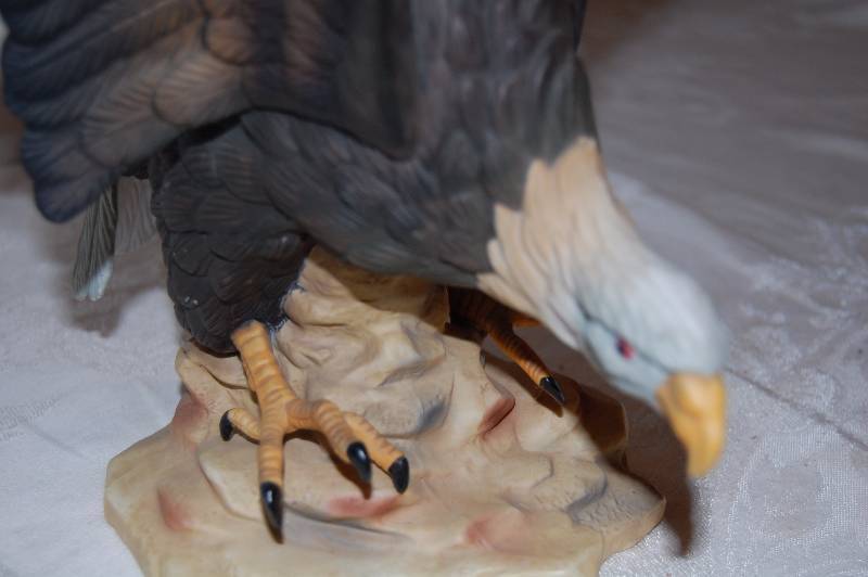 lot 43 image: Bald Eagle Statue