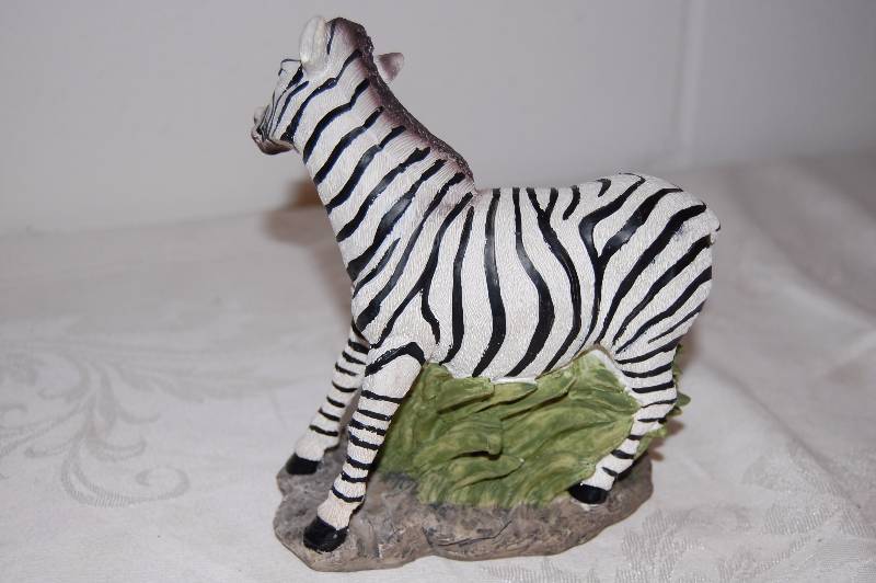 lot 52 image: Zebra Statue