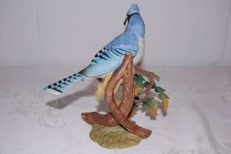 lot 54 image: Blue Jay Statue