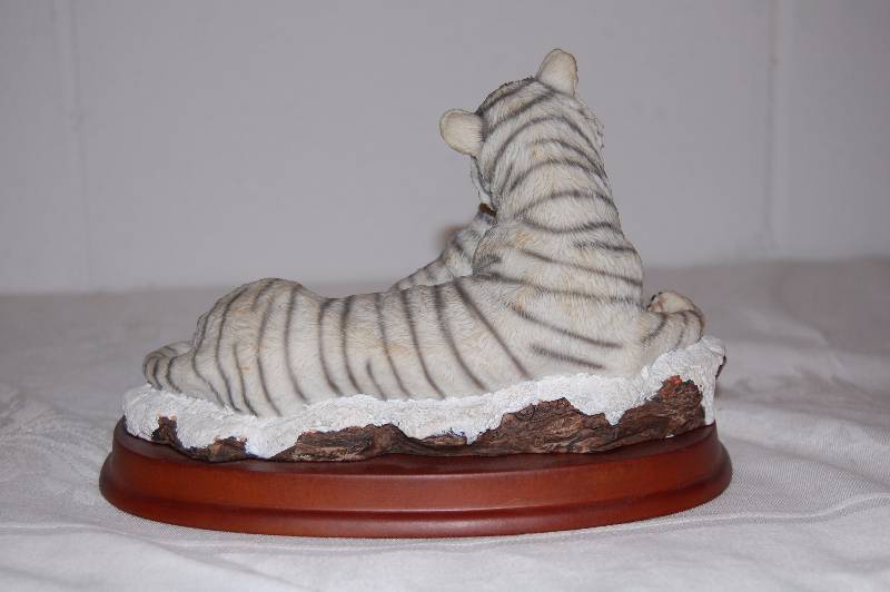 lot 70 image: White Tiger Statue