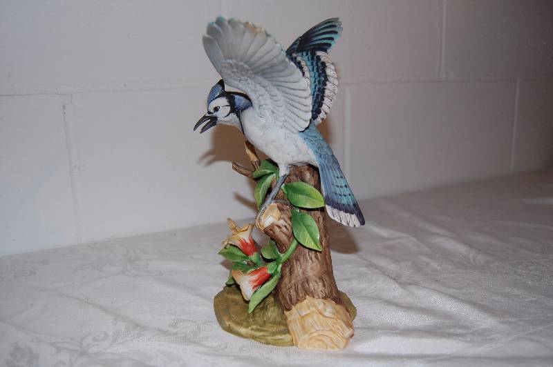 lot 73 image: Blue Jay Statue