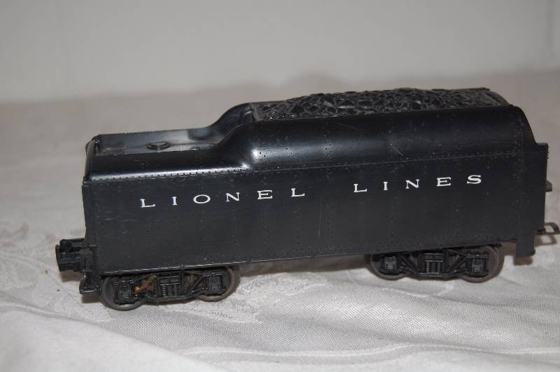 lot 81 image: Lionel Model Train Car